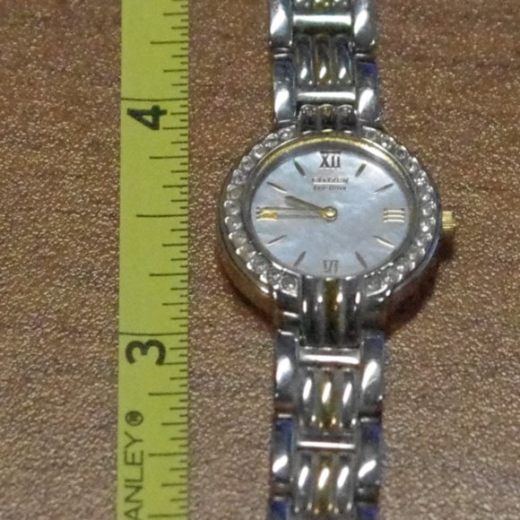 Citizen Eco-Drive B023 Ladies solar analog watch - Picture 2 of 8